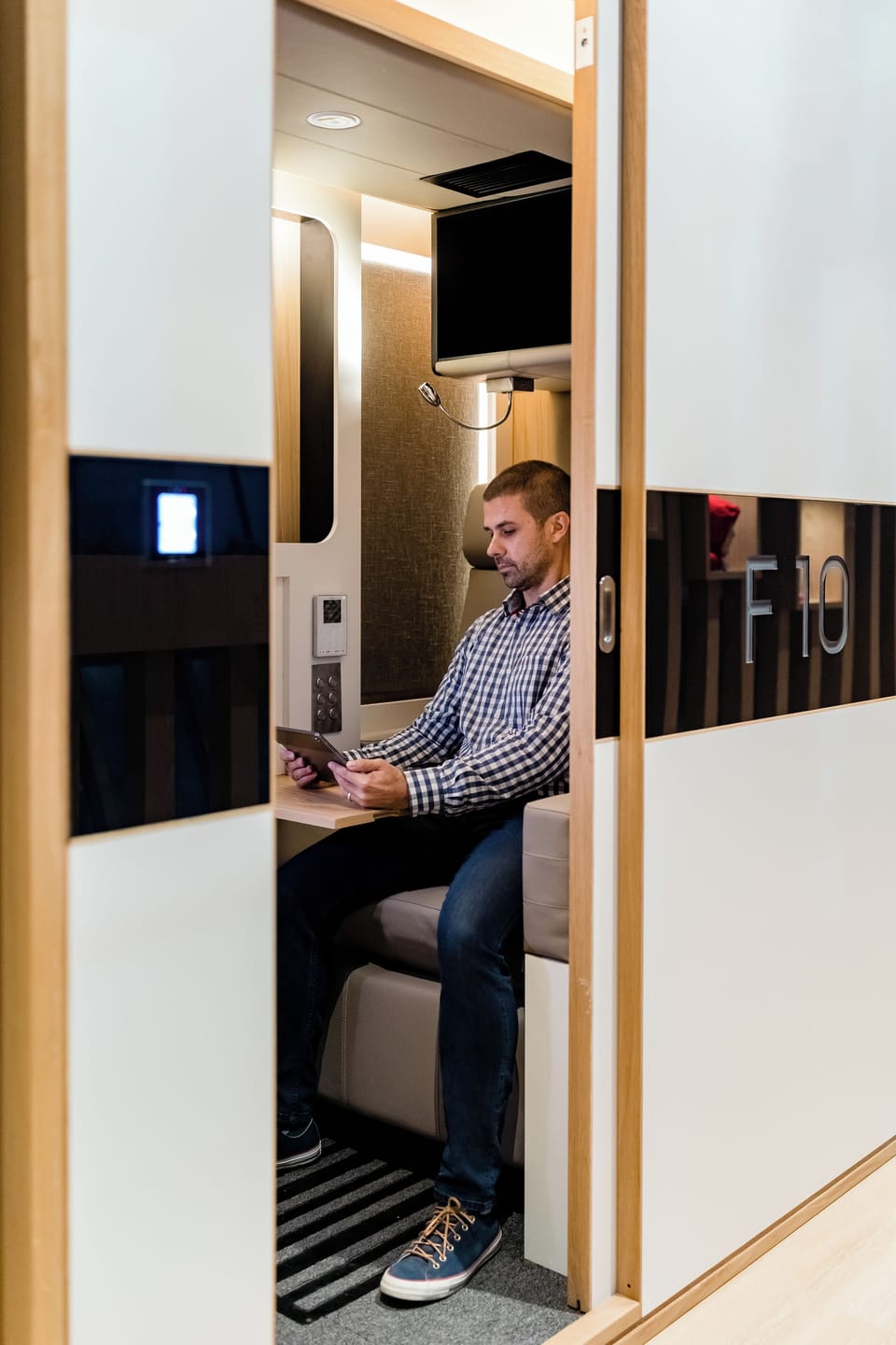 Laptop workspace, free WiFi, bed sheets