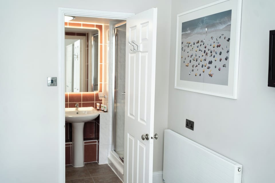 INNit Hotel - Marina House Bed and Breakfast in Brighton