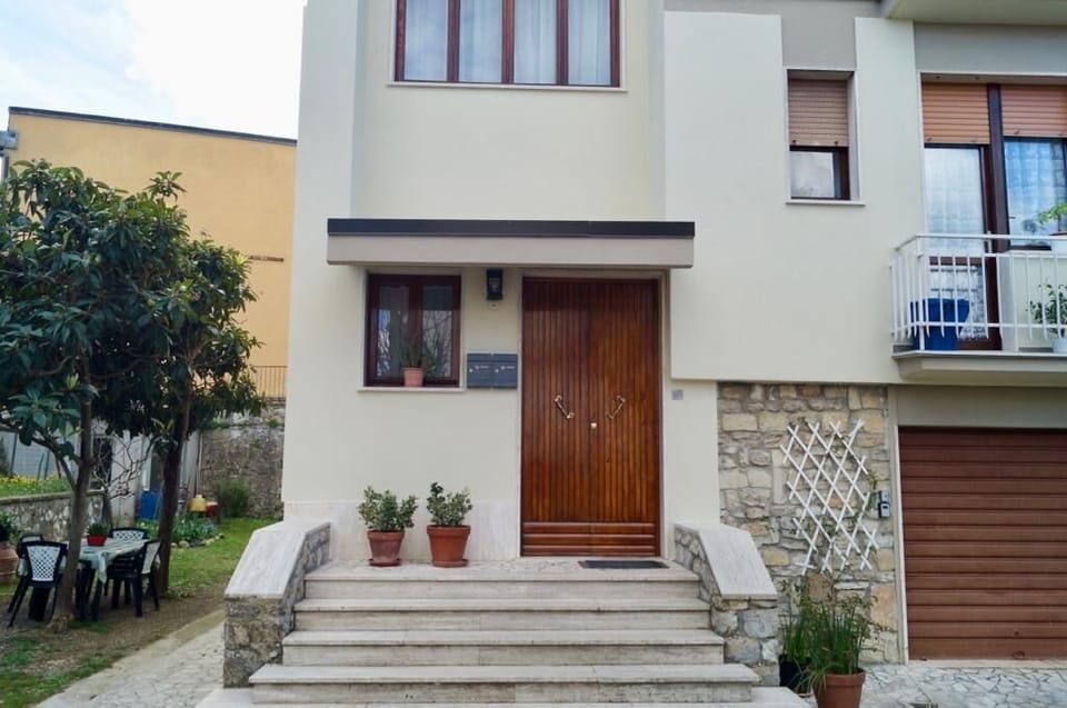 Entrance to appartment building