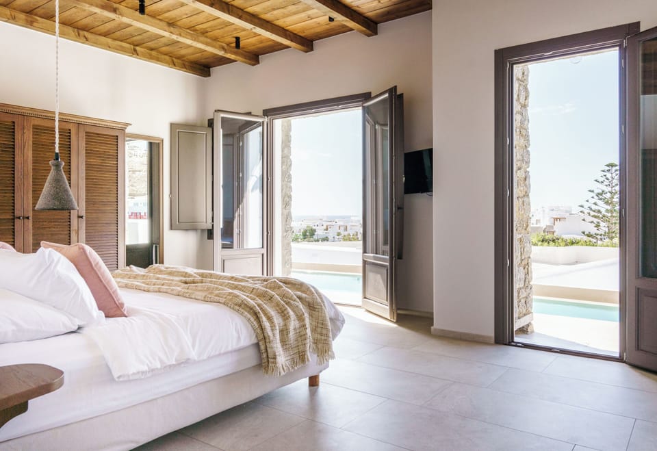 Junior Studio Suite | In-room safe, soundproofing, free WiFi, bed sheets