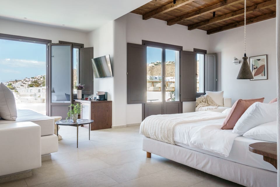 Superior Studio Suite, Poolside | In-room safe, soundproofing, free WiFi, bed sheets