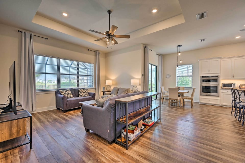 Living Room | Smart TV | Board Games | Pet Friendly w/ Fee