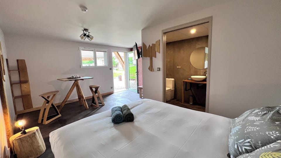 Comfort Room | Individually decorated, individually furnished, free WiFi, bed sheets