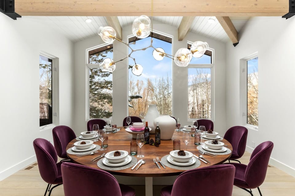 Studio (6 Bedrooms) | Dining