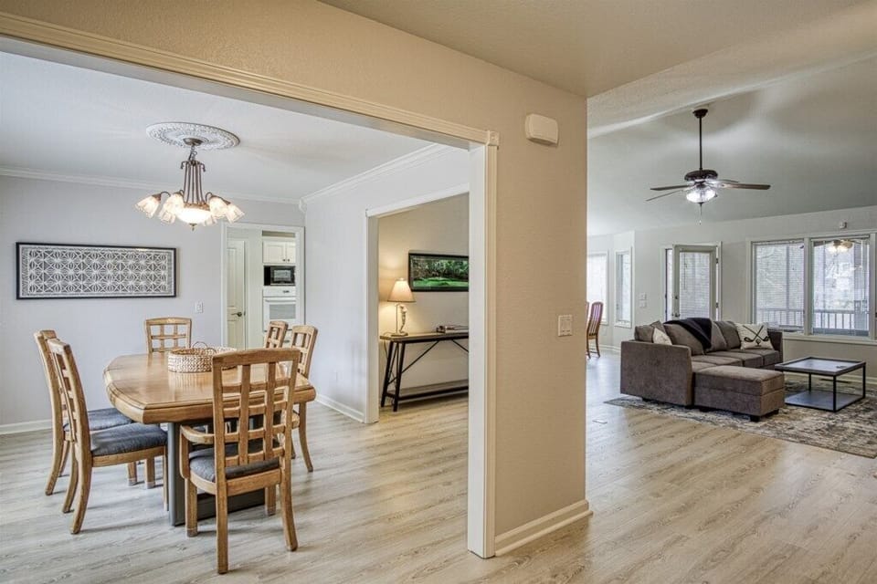 Entrywithdiningroomandlivingroom