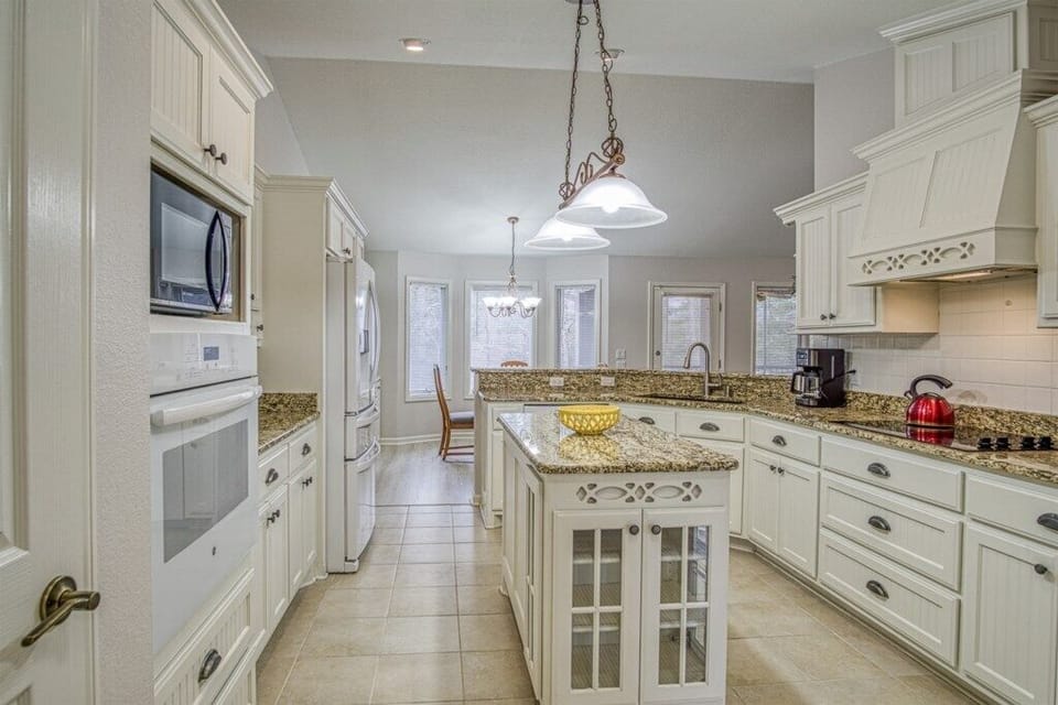 Kitchenanddiningarea