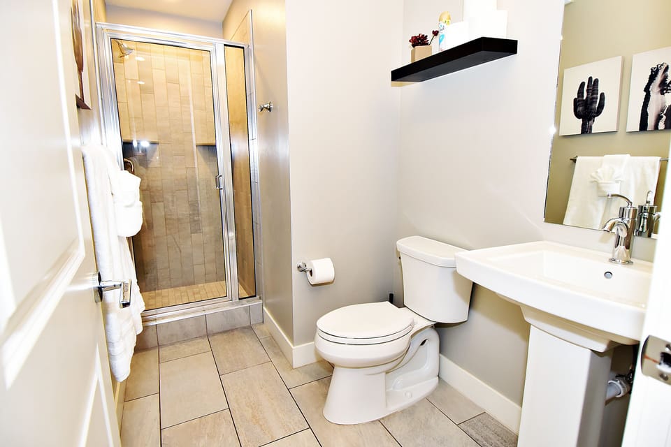 424 Main Level 3/4 Bathroom