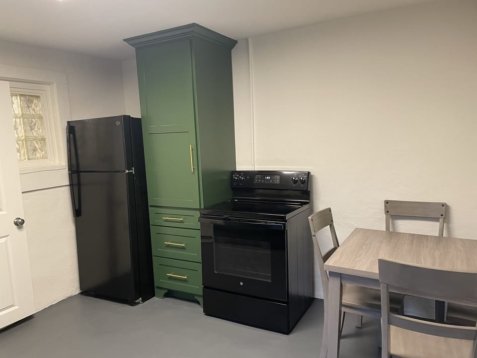Full kitchen