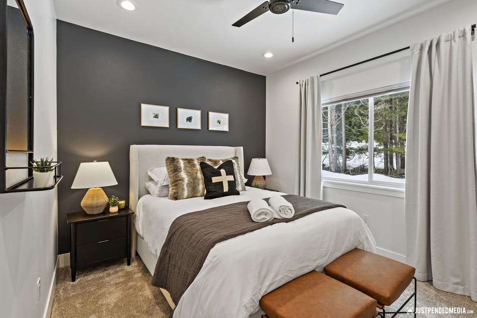 Guest bedroom Queen Bed
