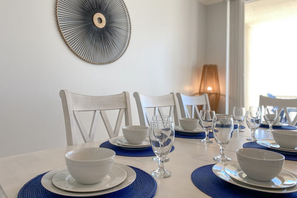 Dine with an ocean vista. This charming 8-seater dining table offers the ideal setting to savor meals while enjoying breathtaking views of the sparkling coastline.