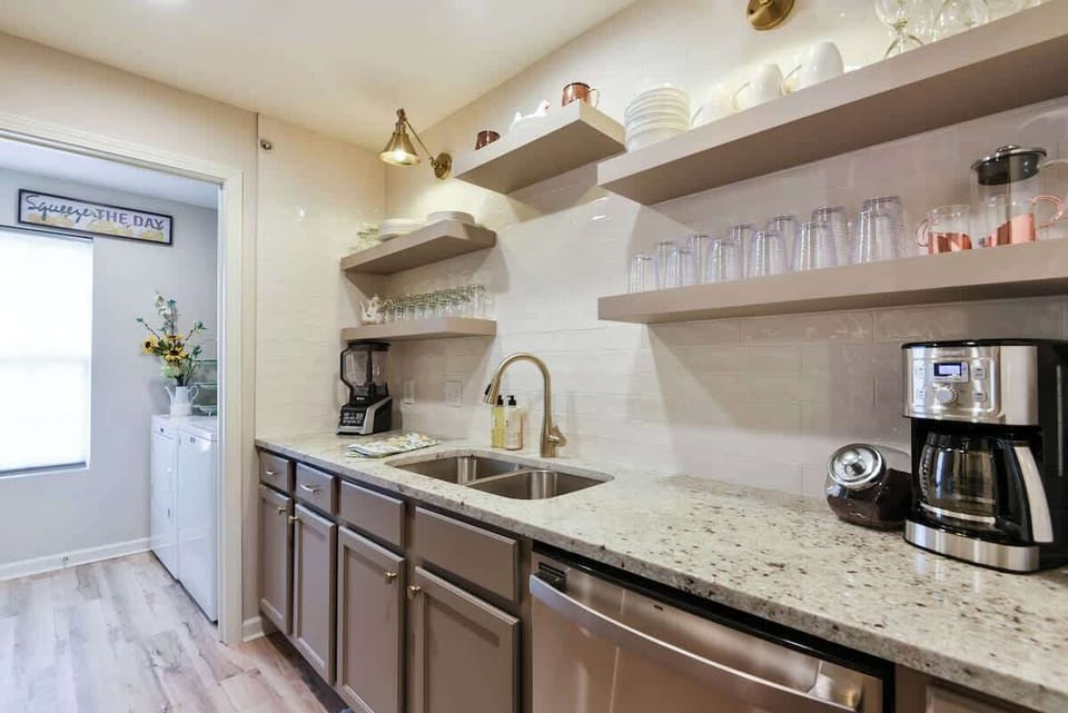 Everything on display in this kitchen. Just reach for it and it's there.