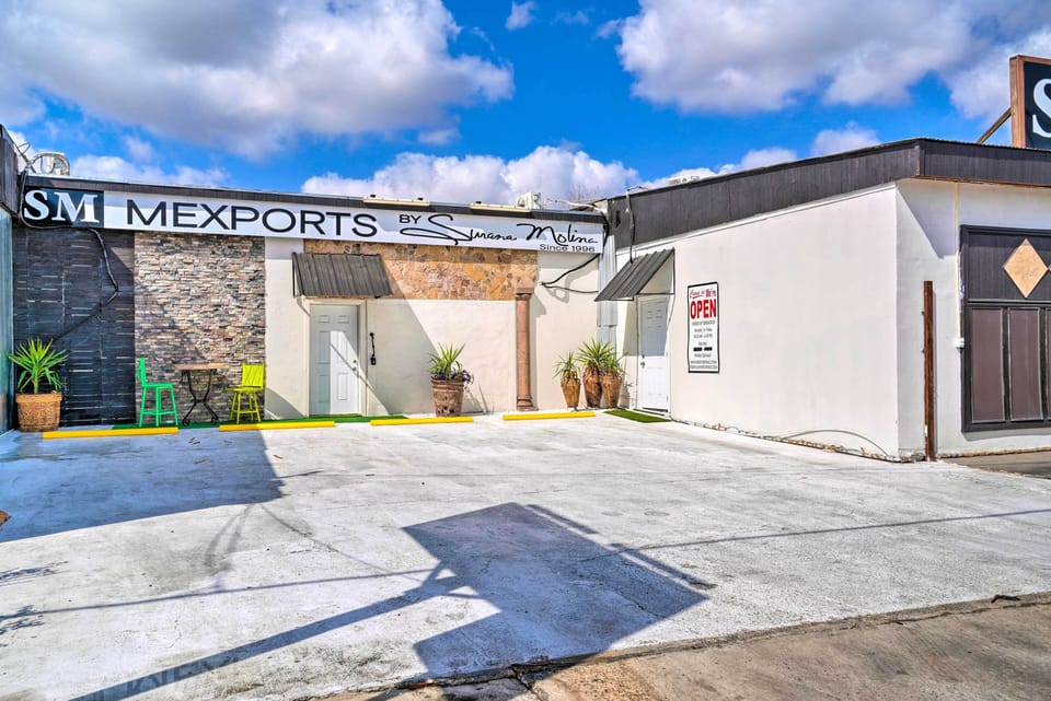 Parking | Driveway (1 Vehicle) | Trailer/RV Parking Around Corner (4,000 Sq Ft)