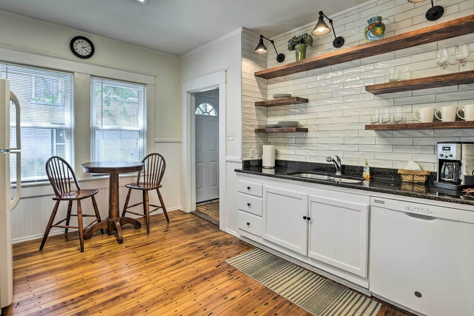 Kitchen | Dining Area