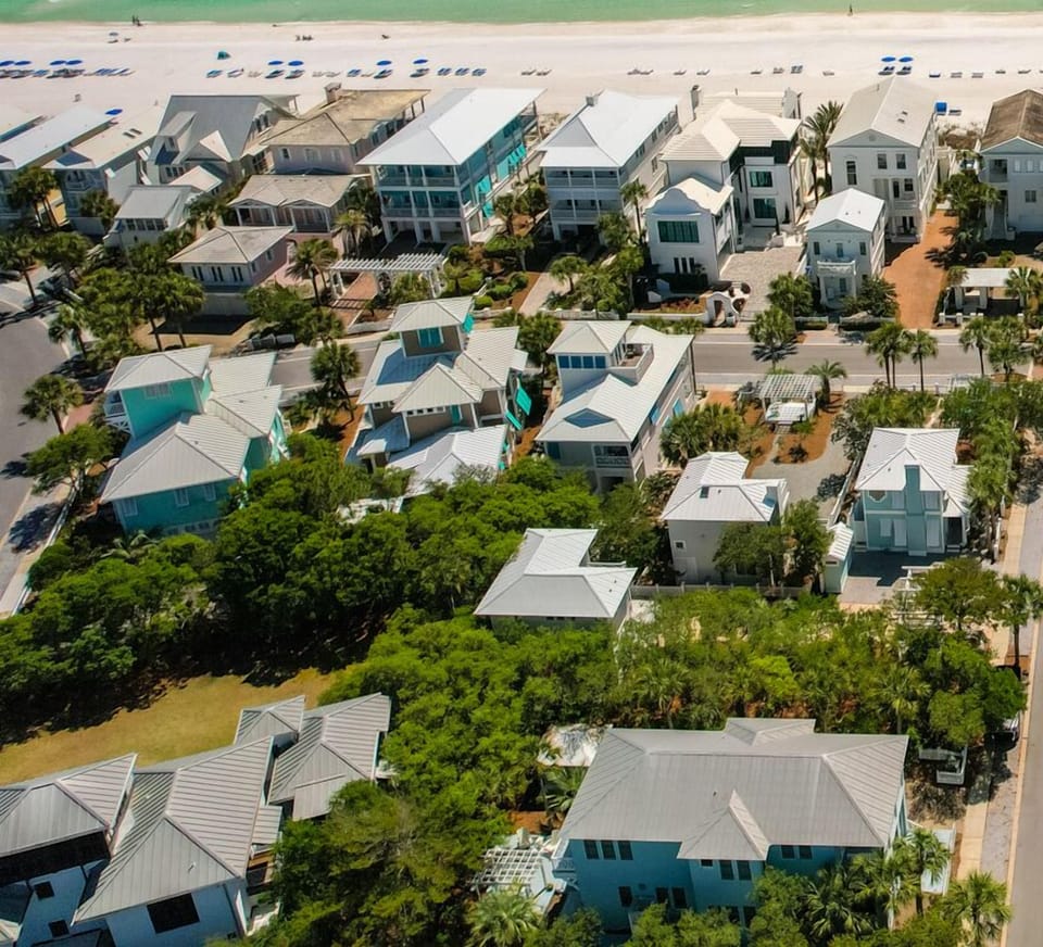 Stella by the Sea | Less than 5 Minutes to the Beach Walkover