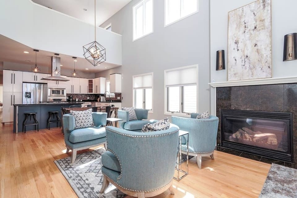 Unit 1 - Living Room / Dining Room / Kitchen Combo (kitchen is fully stocked with 3 counter height stools at island)