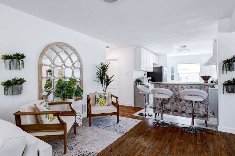 Elegant home bar and lounge space creating an inviting atmosphere for hosting friends and savoring drinks. 