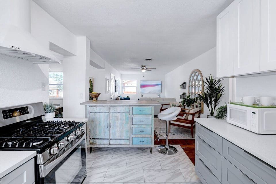 Updated kitchen blending modern functionality with classic appeal for a stylish cooking experience. 