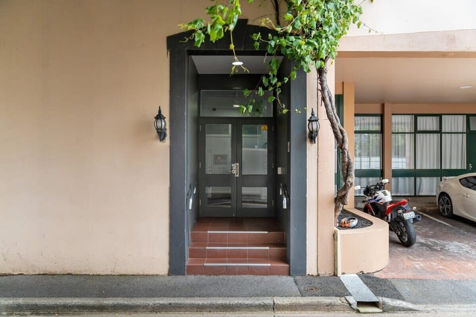 Main entry to the apartment 