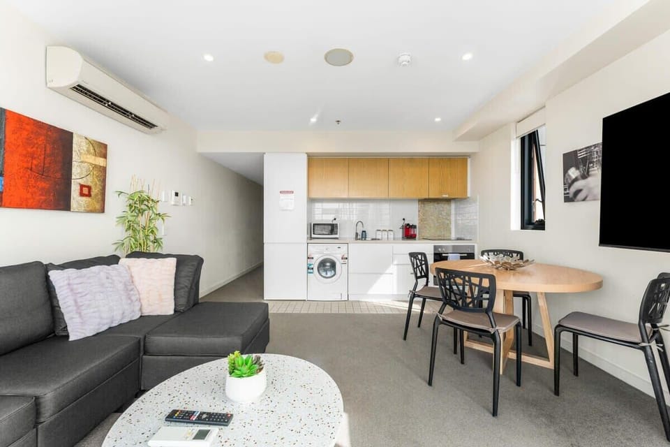 Kitchen and dining table 