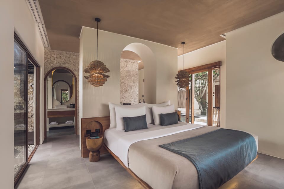 Grand Suite Room with Bathtub - Nearby Constructions | In-room safe, blackout drapes, iron/ironing board, free WiFi