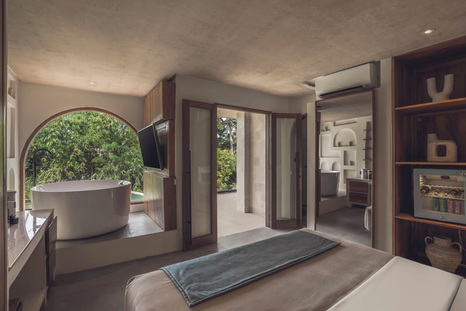 Jungle Room with Bathtub | View from room