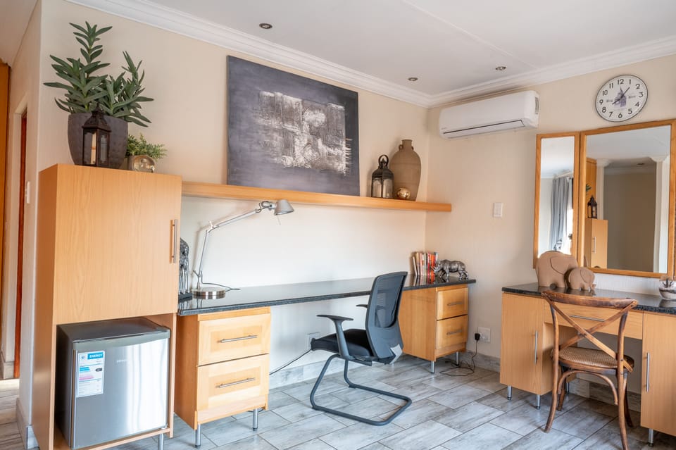 Business Double Room | Premium bedding, down comforters, individually decorated