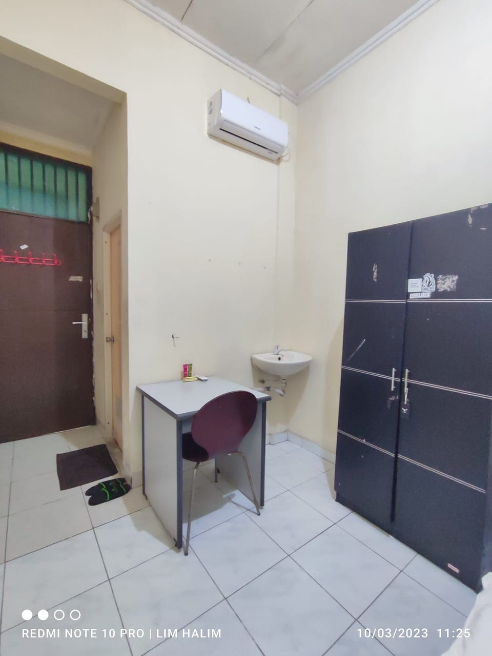 Standard Double Room | Desk