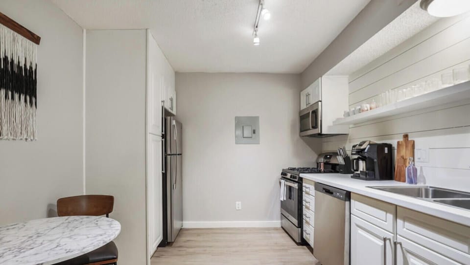 Fully equipped kitchen with all the essentials plus dishwasher and bistro set