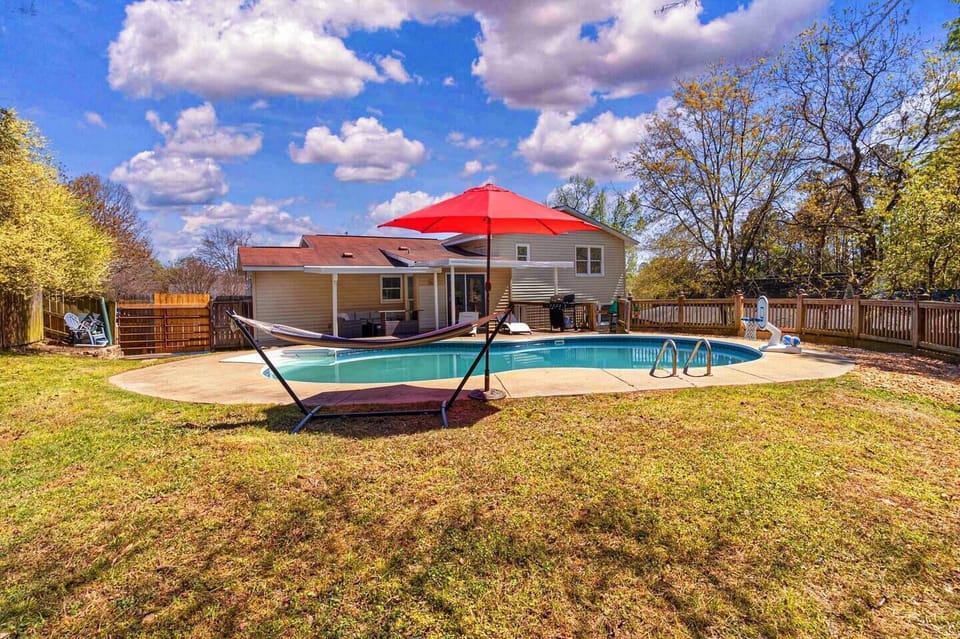 Spacious unit with a pool in the backyard—perfect for relaxation and fun!