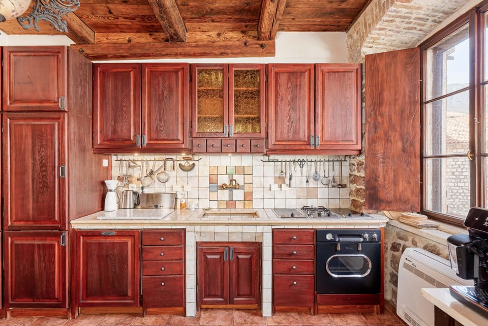 Signature Apartment | Private kitchen | Full-size fridge, microwave, oven, stovetop