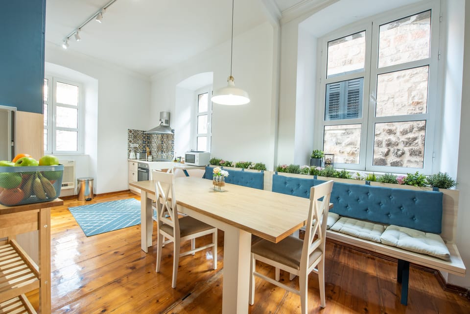 Comfort Double Room | Shared kitchen | Full-size fridge, microwave, oven, stovetop