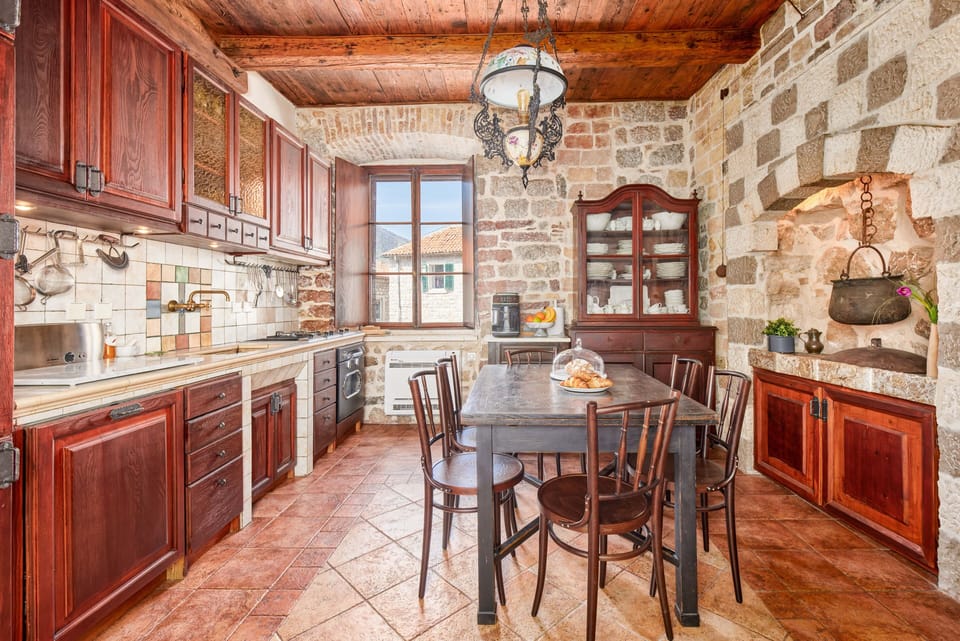 Signature Apartment | Private kitchen | Full-size fridge, microwave, oven, stovetop
