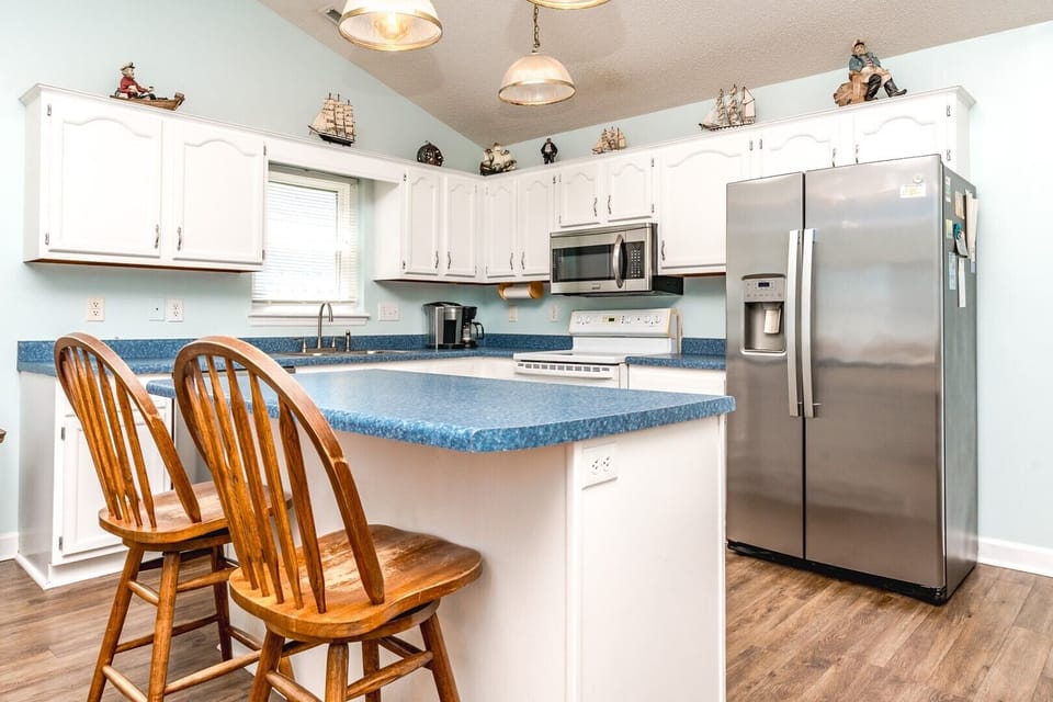 Kitchen with Eat-In Seating