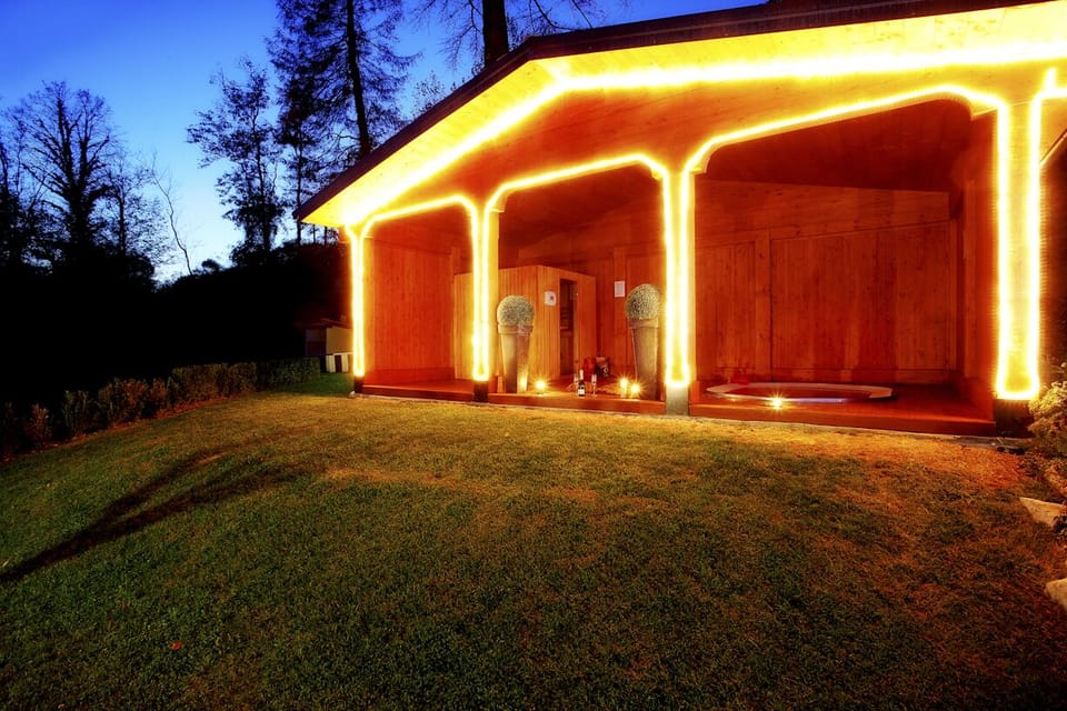 Sauna and hot tub