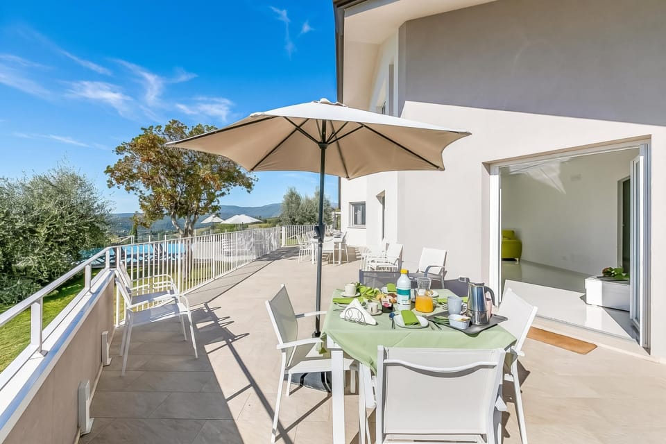 Family Villa, 6 Bedrooms, Refrigerator & Microwave (Villa Chimera White 16 with Pool &) | Outdoor dining