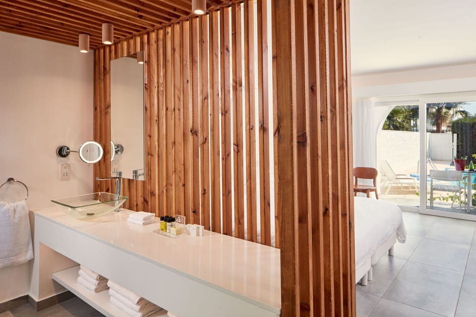 32-inch Smart TV with satellite channels