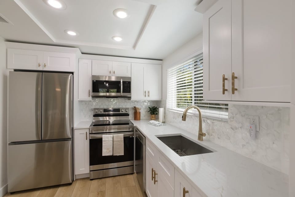 House, 2 Bedrooms | Private kitchen | Fridge, coffee/tea maker, toaster