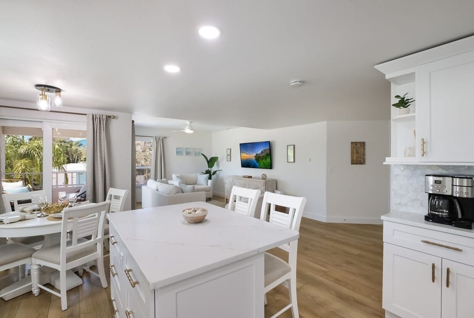 House, 2 Bedrooms | Private kitchen | Fridge, coffee/tea maker, toaster