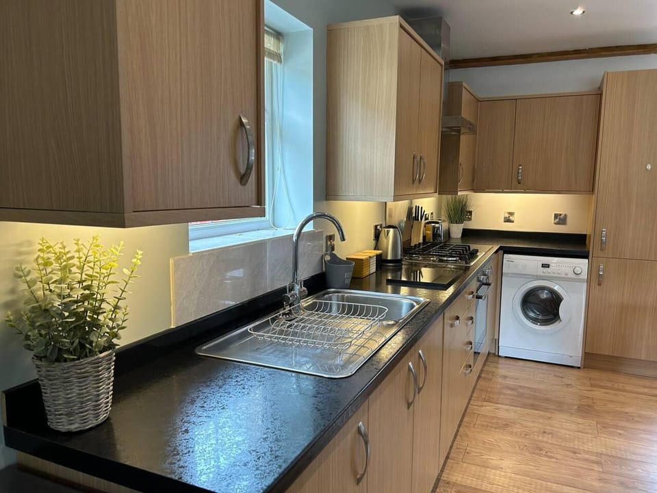 House | Private kitchen | Fridge, microwave, oven, stovetop