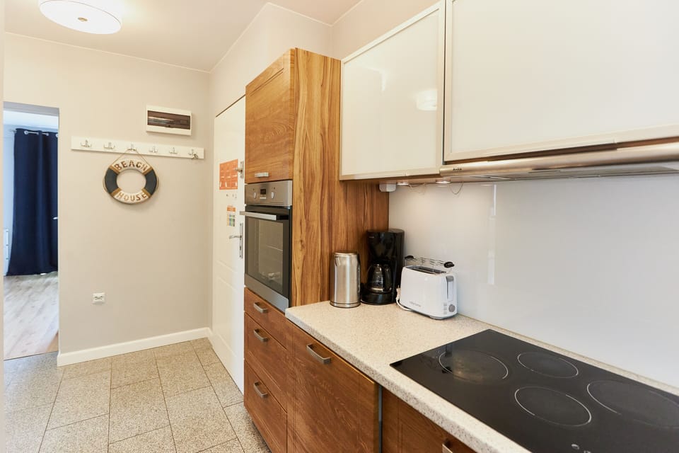 Comfort Apartment | Private kitchen | Electric kettle, toaster