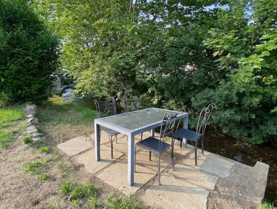 Dining table by the Latsa river