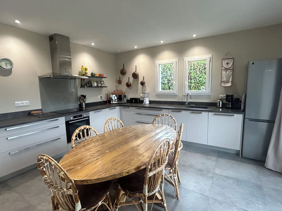 Fully equipped spacious kitchen