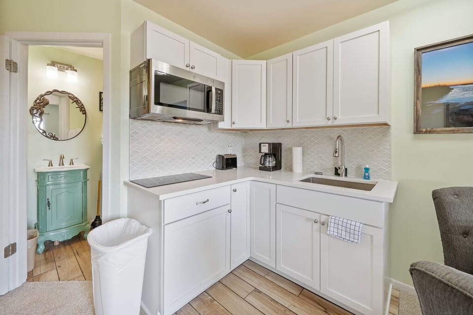 Kitchenette is well stocked!