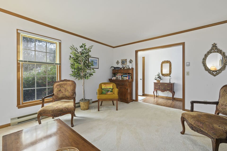 Island Sage is quaint, cozy, and so comfy - like staying with Family.....