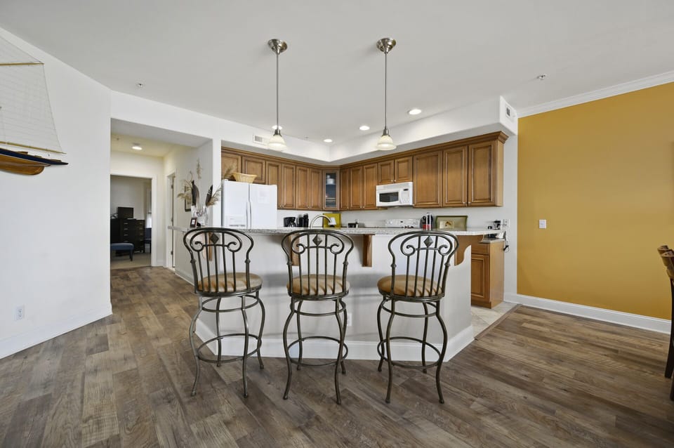 Or have a quick bite at the Breakfast Bar before hitting the Beach.
