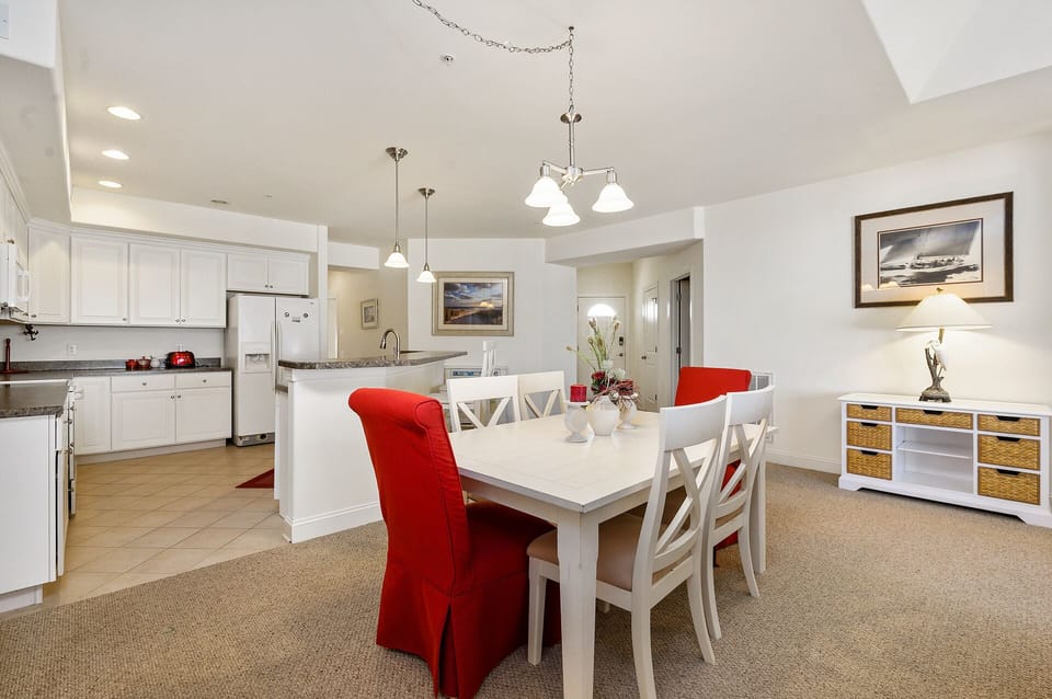 Spacious Dining Area leads to Kitchen.