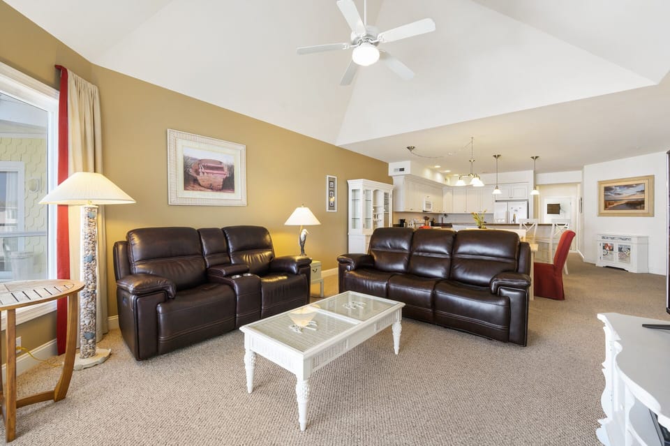Warm welcoming colors, and Leather Furnishings.