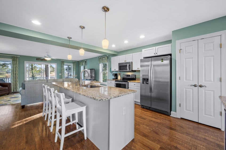 Grab a quick bite at the Breakfast Bar before hitting the Beach.