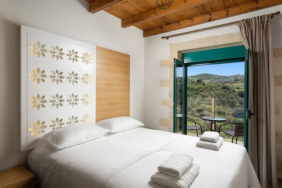 Deluxe Villa, 2 Bedrooms, Mountain View, Mountainside | 2 bedrooms, in-room safe, desk, soundproofing