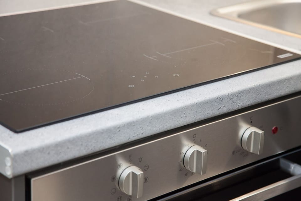 Apartment | Private kitchen | Full-size fridge, oven, stovetop, electric kettle
